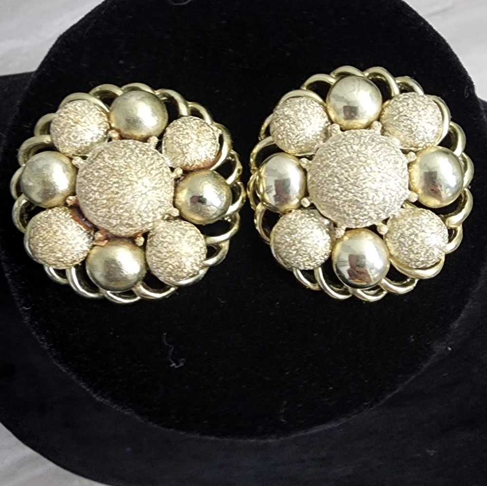 Vintage‎ coro clip on earrings